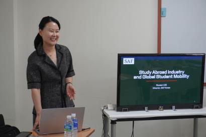 SAF Korea's Suyeon Lee makes a presentation to high school students about the marketing and study abroad industries.