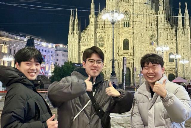 Yeonsung Park and two fellow students in front of the Milan Duomo
