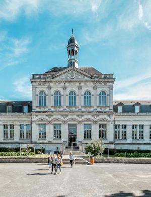 Universite Catholique de L'Ouest Featured 02