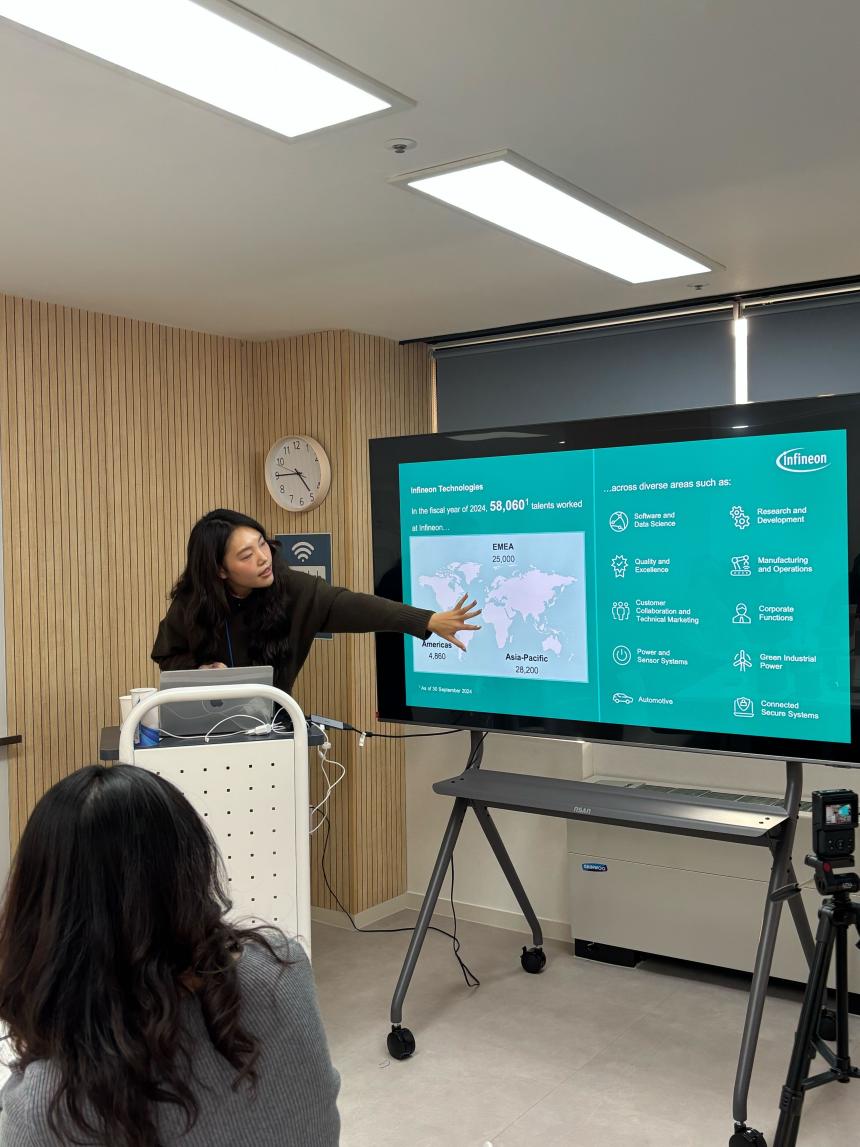 SAF Korea Global Ambassador presenting at a study abroad networking event in Seoul on Feb. 12, 2026.