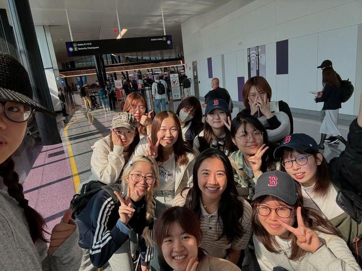 Victoria Lai group photo with students at an airport