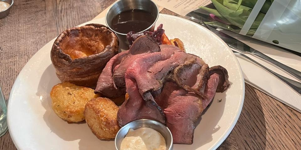 Sunday roast plate with bouquet of tulips on the side